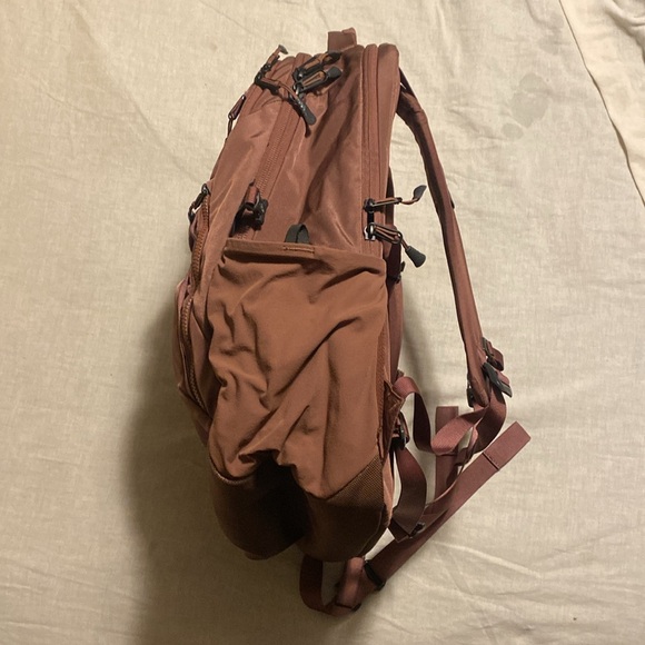 THE NORTH FACE HIKING LAPTOP WEATHERPROOF BACKPACK - Picture 2 of 6